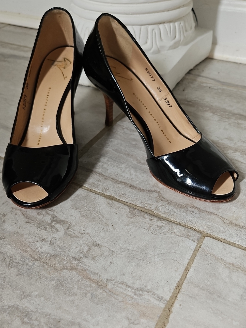 Vintage Giuseppe Zanotti Black Patent Leather Kitten Heel Pumps EU 36
